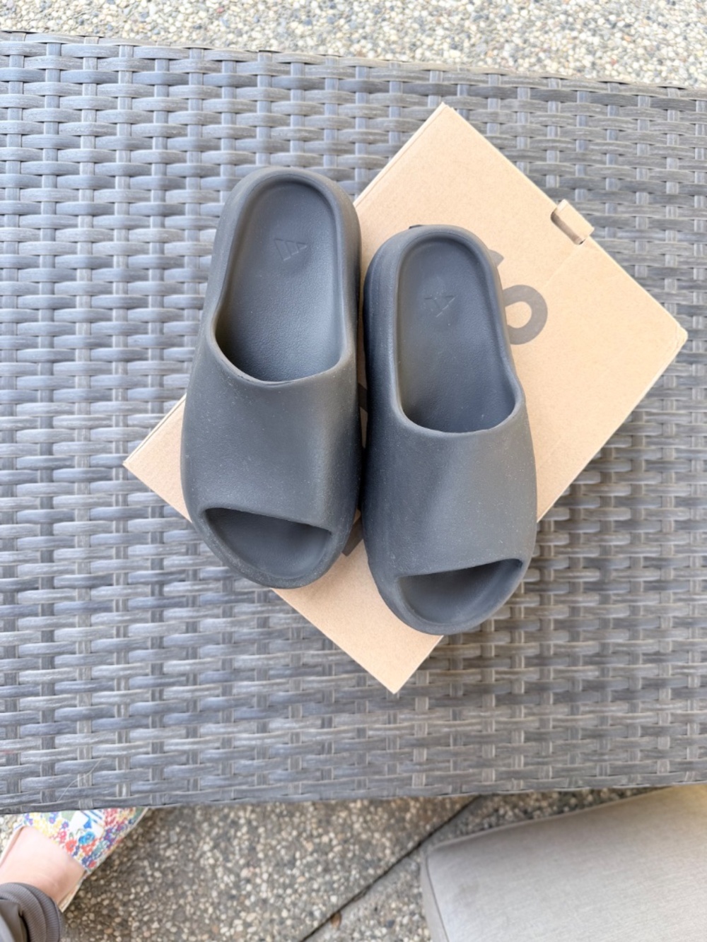 Yeezy Slide - Picture 3 of 3